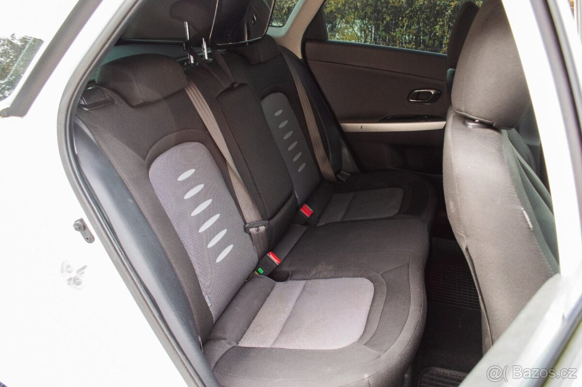 Kia Ceed SW 1.6 GDI - 11