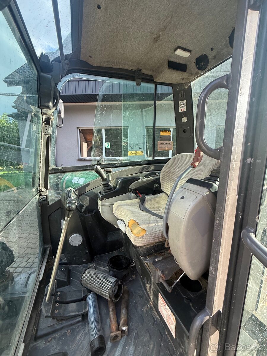 Minibagr Volvo ec27c - 11