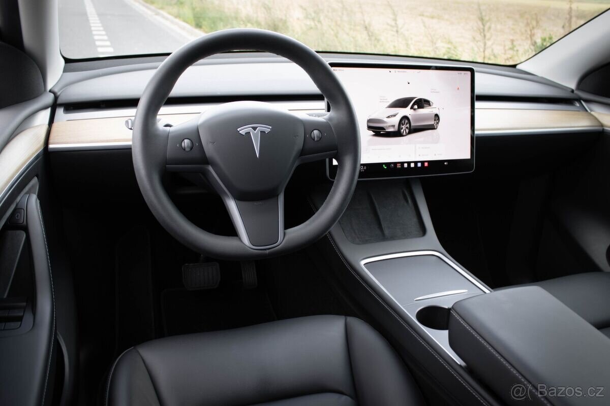 Tesla Model Y Dual Motor Long Range 378kw - odp. DPH - 11