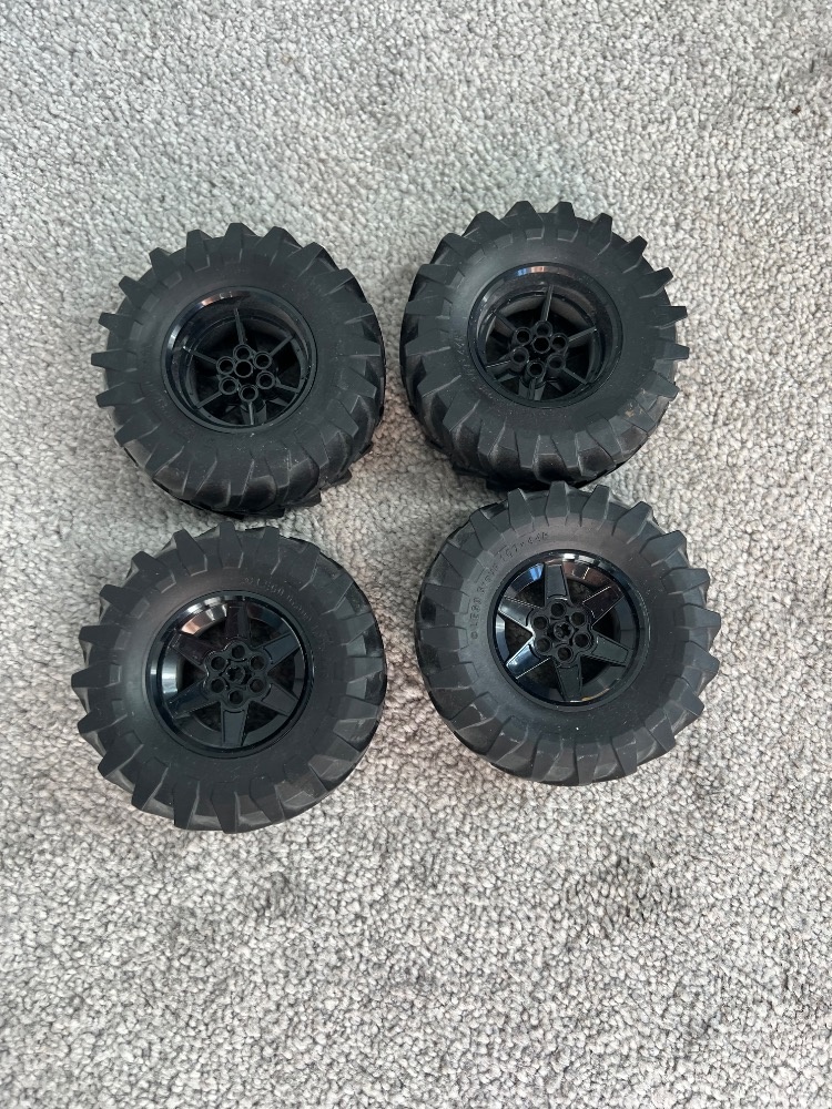 LEGO TECHNIC RC EXTRÉMNÍ TERÉŇÁK 4×4 - 11