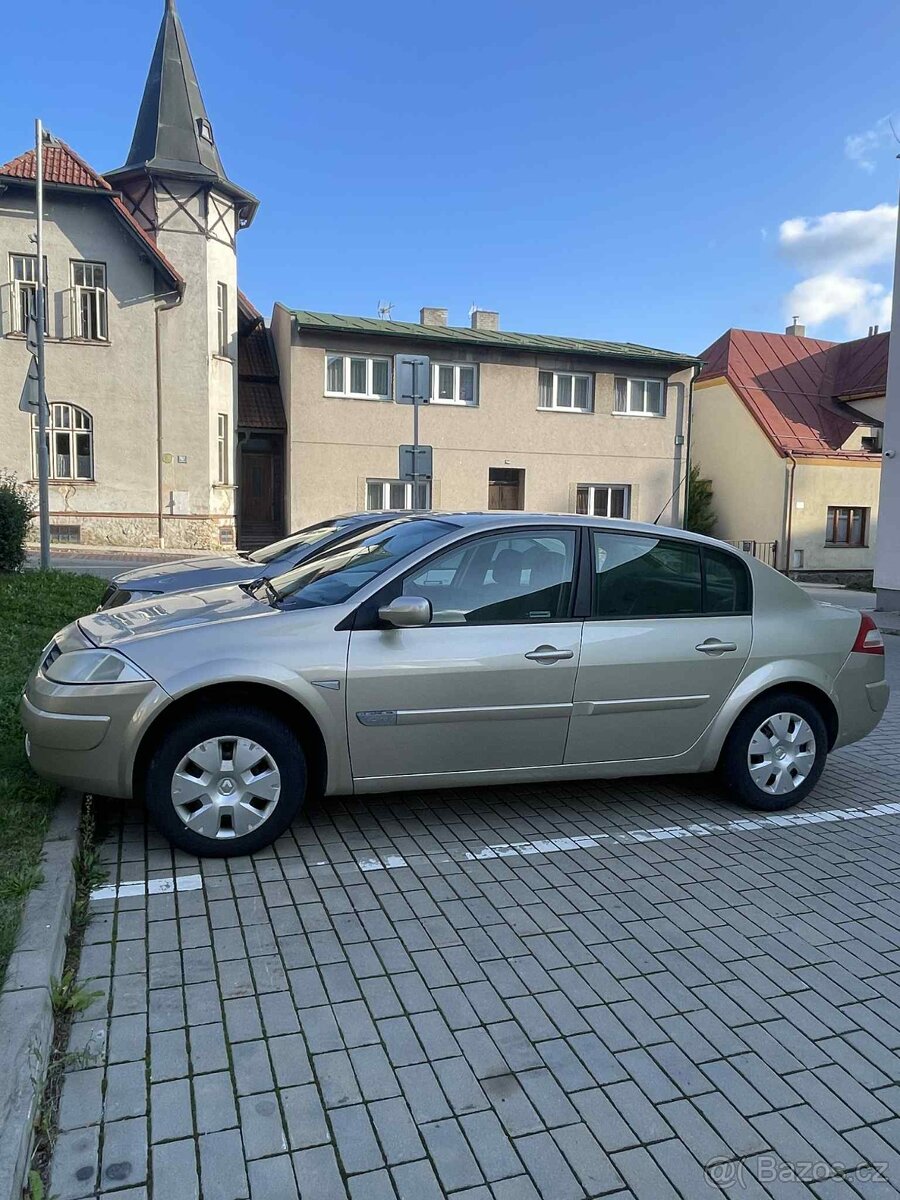 Renault Megane sedan 1,6 82kW - 11