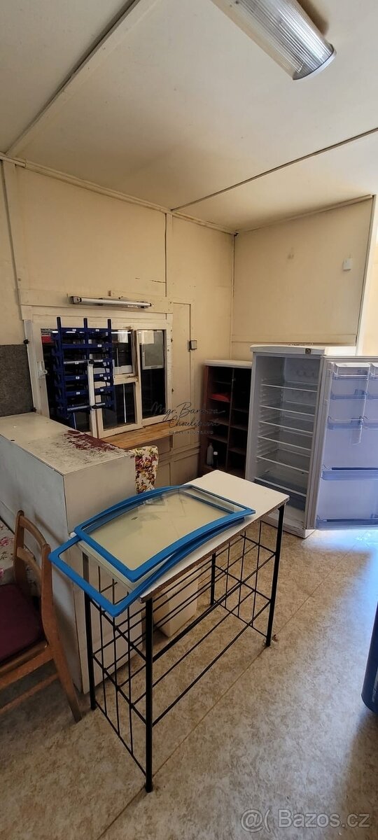 Prodej obchodního stánku (noviny, trafika, občerstvení) o vý - 11