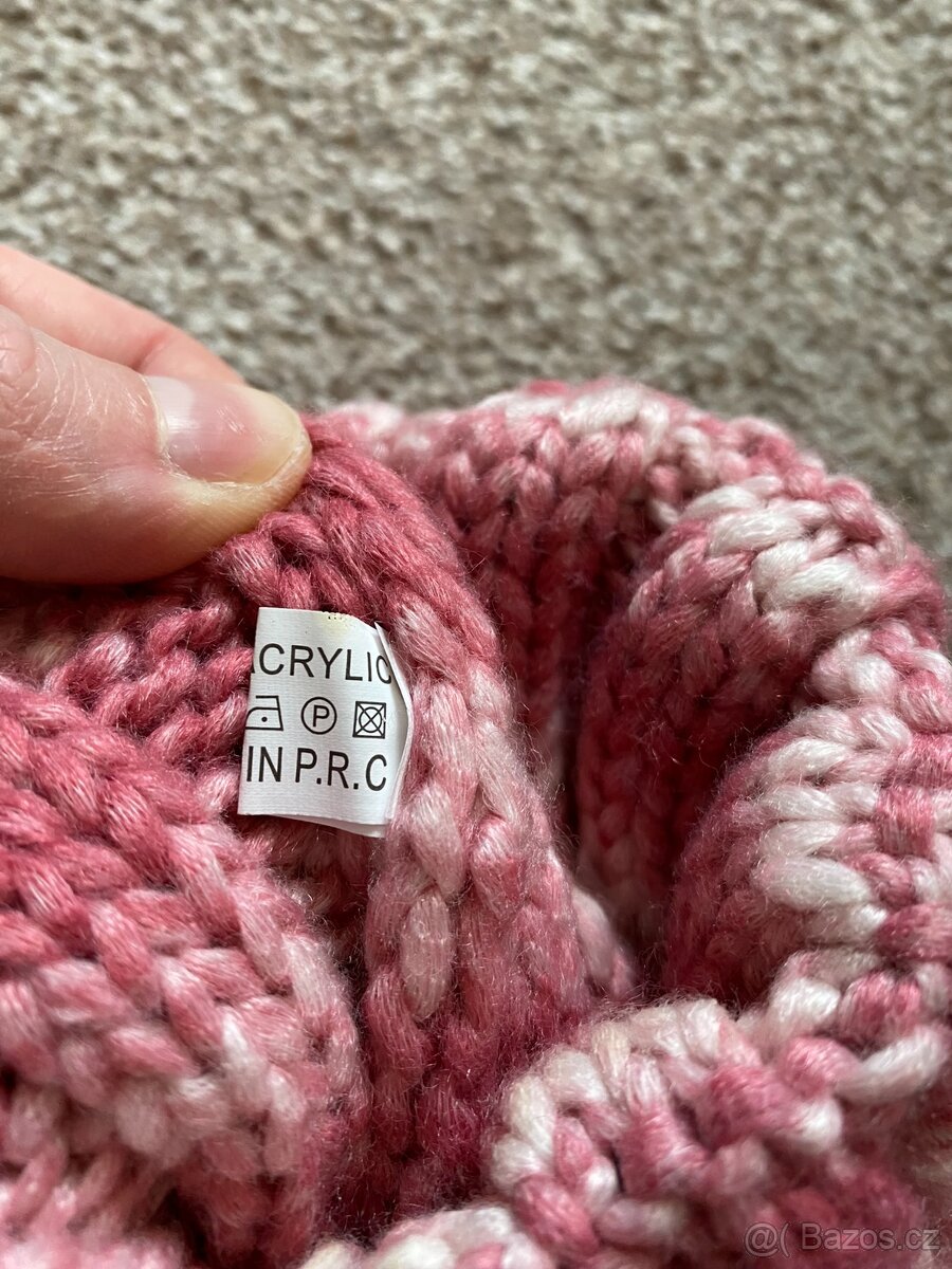 Nová dámská zimní pletená čepice s bambulí - akryl - 11