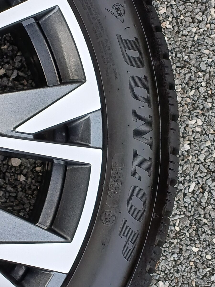 Zánovní zimní orig alu Škoda Karoq 215/50/18 vzorek 9mm - 11