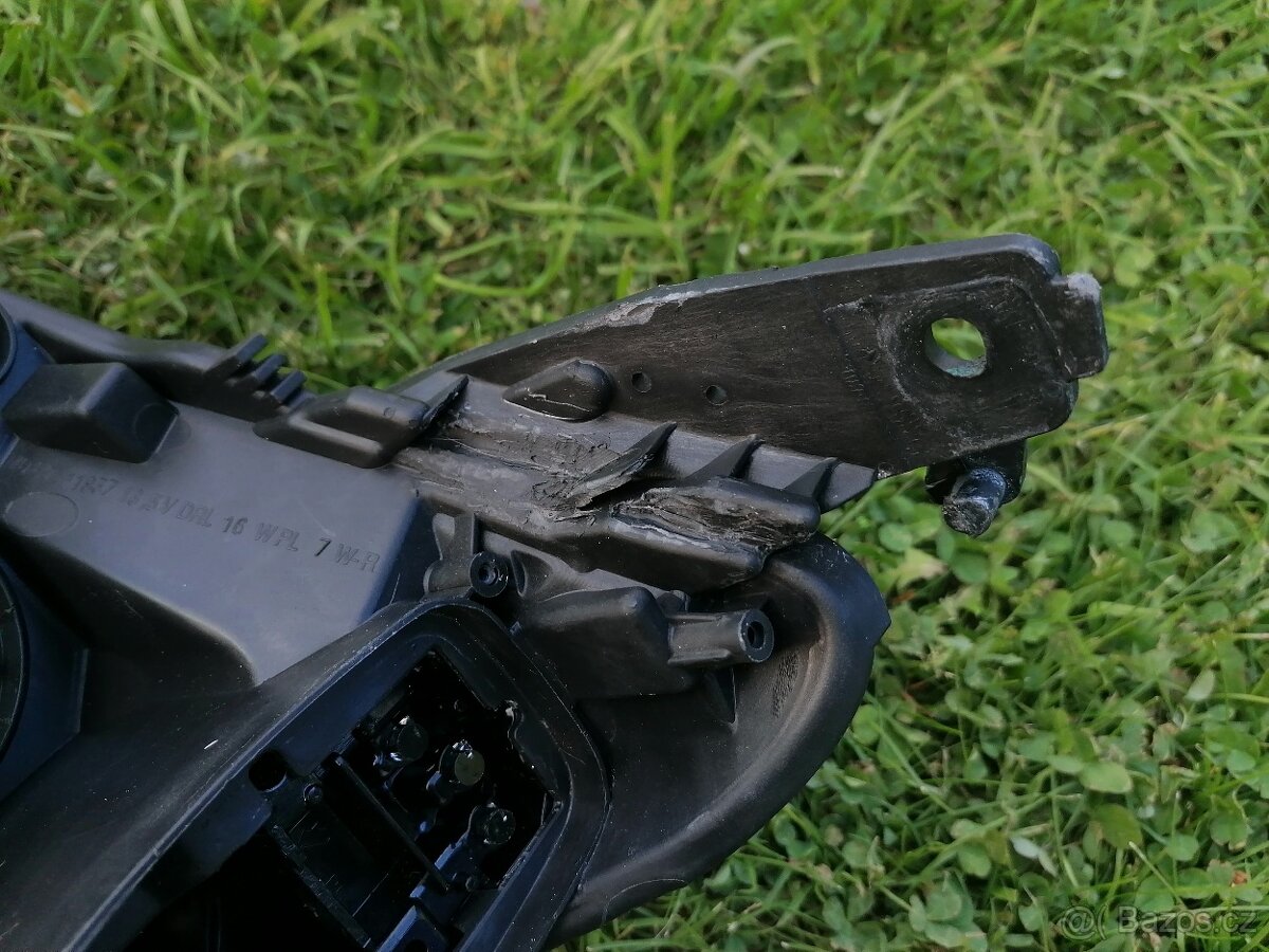 Přední pravé světlo Renault Megane MK.IV - 11