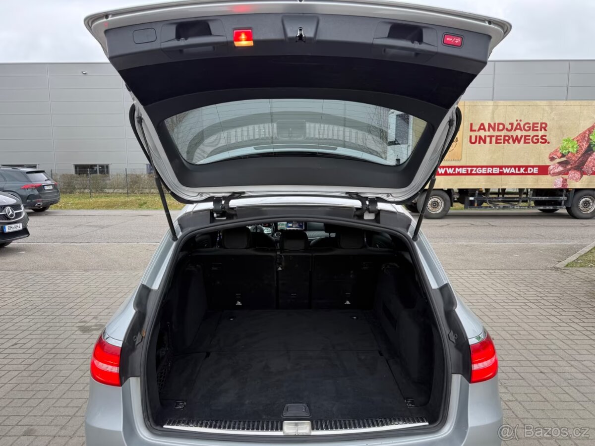 Mercedes-Benz E 220 D 4Matic - 11