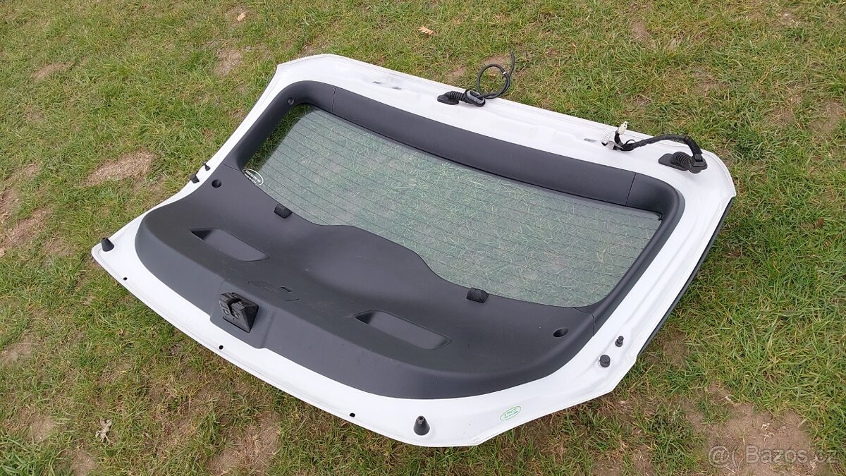 HYUNDAI i30 – DVEŘE KUFRU BÍLÉ 5DV - 11