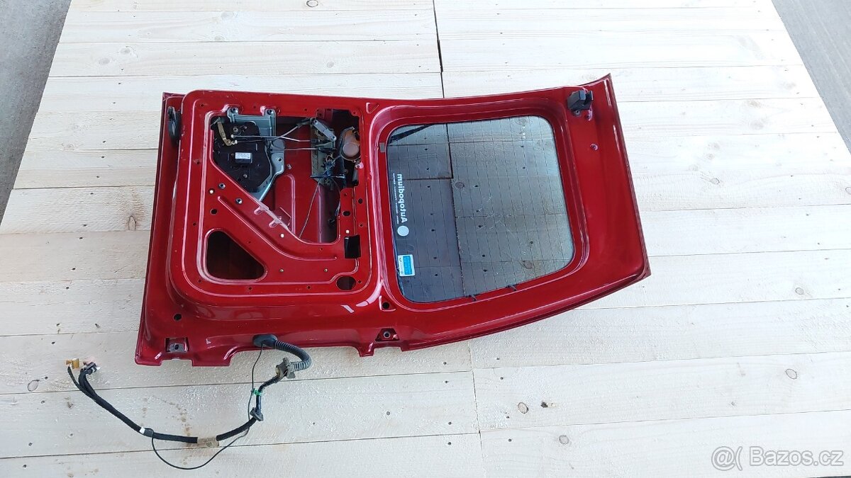 VW Caddy – Dveře kufru LZ ČERVENÉ - 11