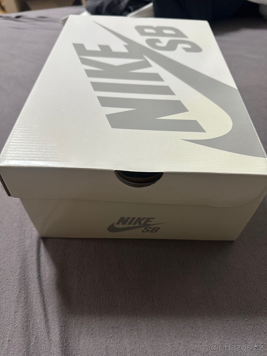 Nike SB Dunk Low TIGHTBOOTH - 11