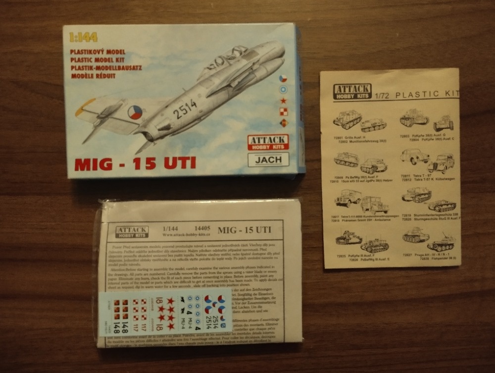 Modely letadel , dopraváky,plastové stavebnice. - 11