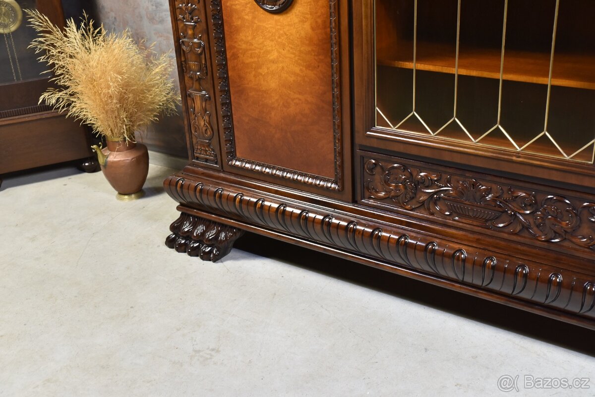 Klasická knihovna z masivního dubového dřeva VITRINA - 11