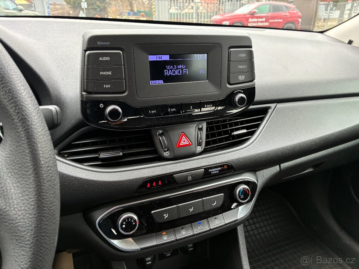 Hyundai i30 HB 1.5DPI 81kW TAŽNÉ ČR 1MAJITEL ZÁRUKA - 11