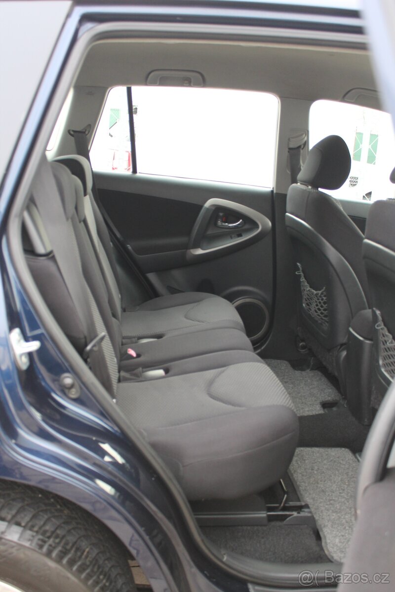 Toyota Rav4 2.2D-4D 100kW + 4X4 + BEZ KOROZE + TAŽNÉ - 11