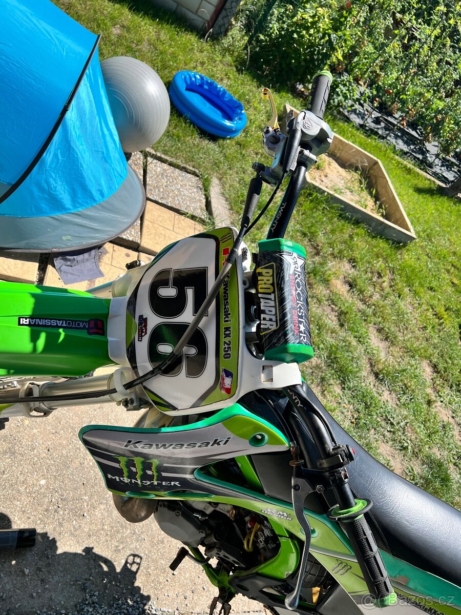 Kawasaki kx250 - 11