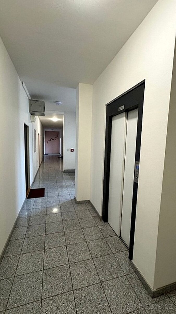 Pronájem kanceláře 69m2 v centru města - ul.Husova - 11