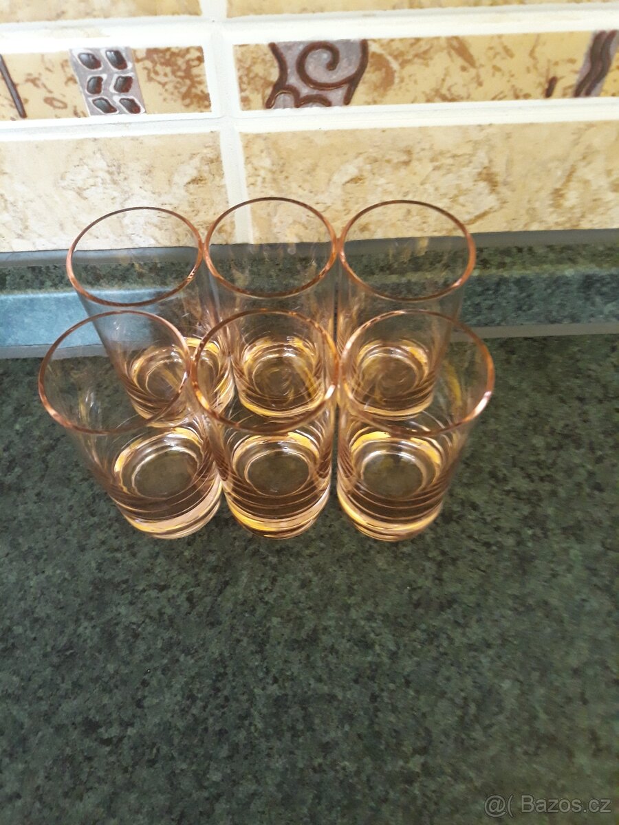 Skleněné mísy, vázy, tácy, cukřenka, konvička, popelníky, - 11