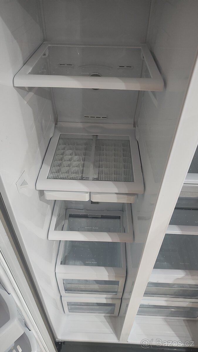 Americká lednice Samsung 496L - 11