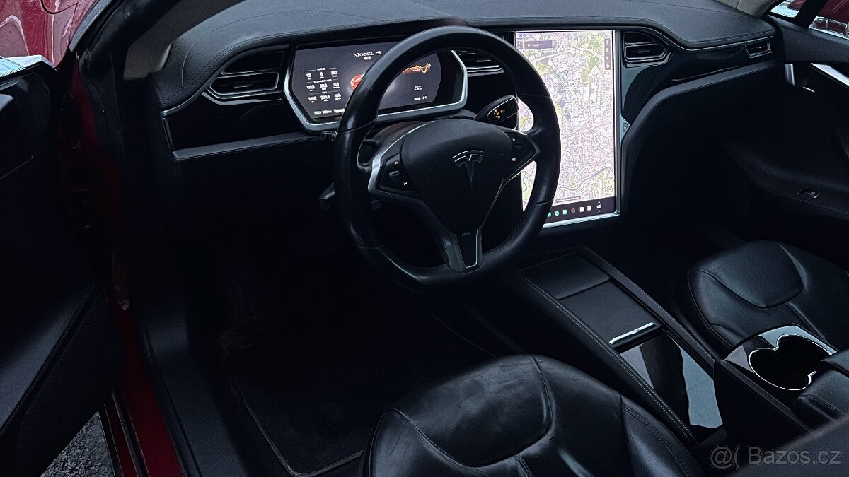 Tesla Model S85 El.Panorama Kuze Vzd.podvozek barva RedMult - 11