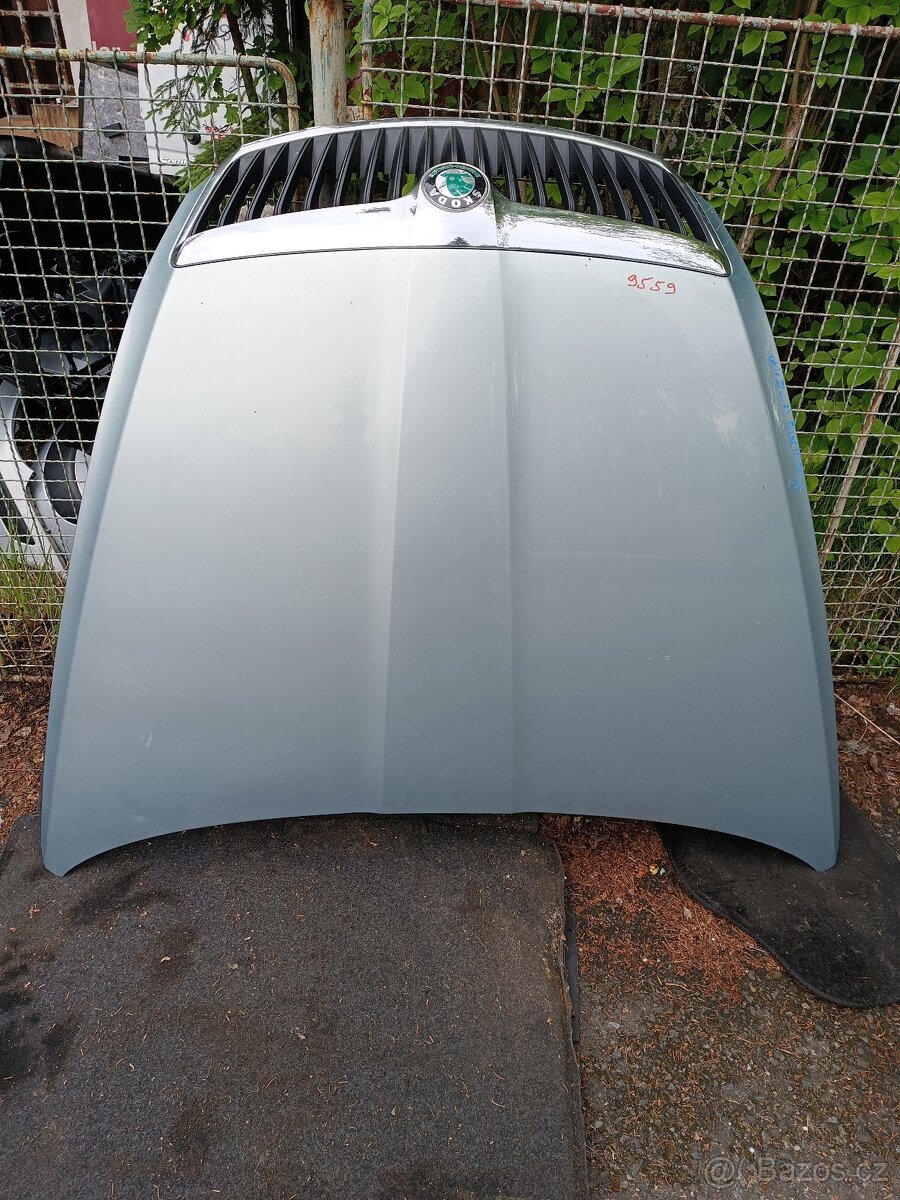 Skoda Octavia 2 facelift - přední kapota - 11