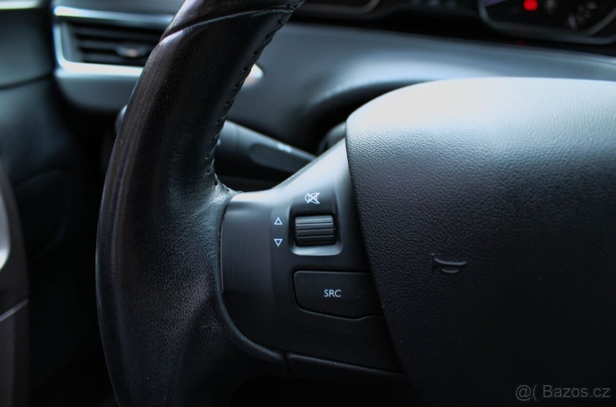 Peugeot 2008 1.2 PureTech Style - 11