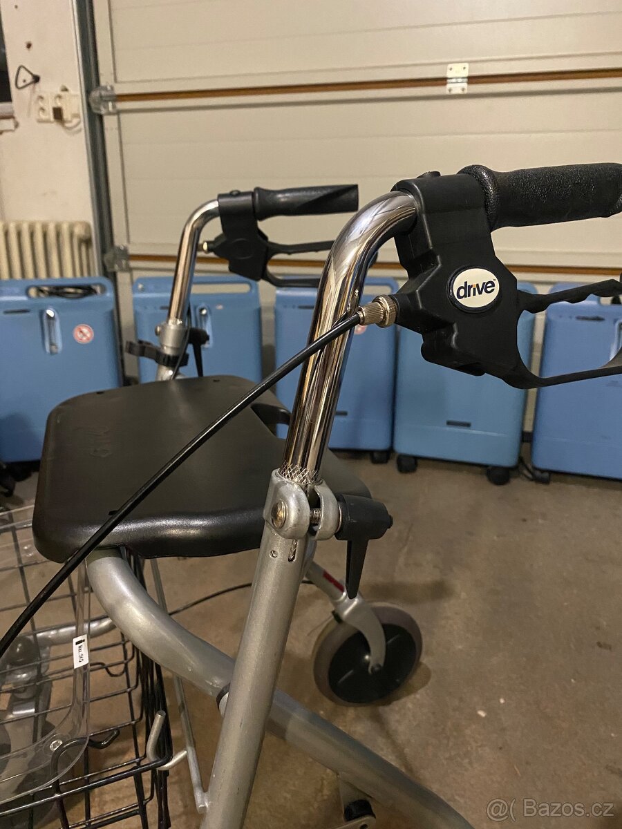 Půjčujeme kompenzační pomůcky - 11