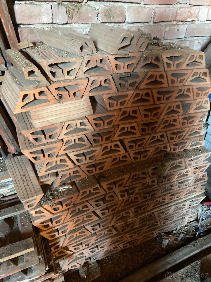 TAŠKY NA STŘECHU - 11