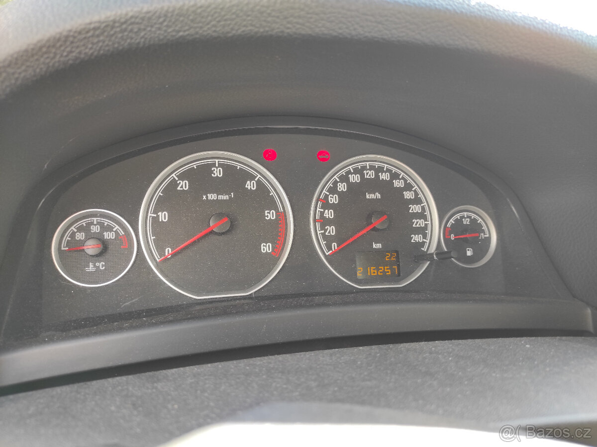 Opel Vectra SW 110 kW rok 2008 - 11