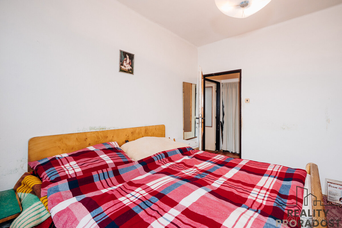 Prodej bytu 3+1 71m² se zahrádkou a dvougaráží – Nádražní - 11