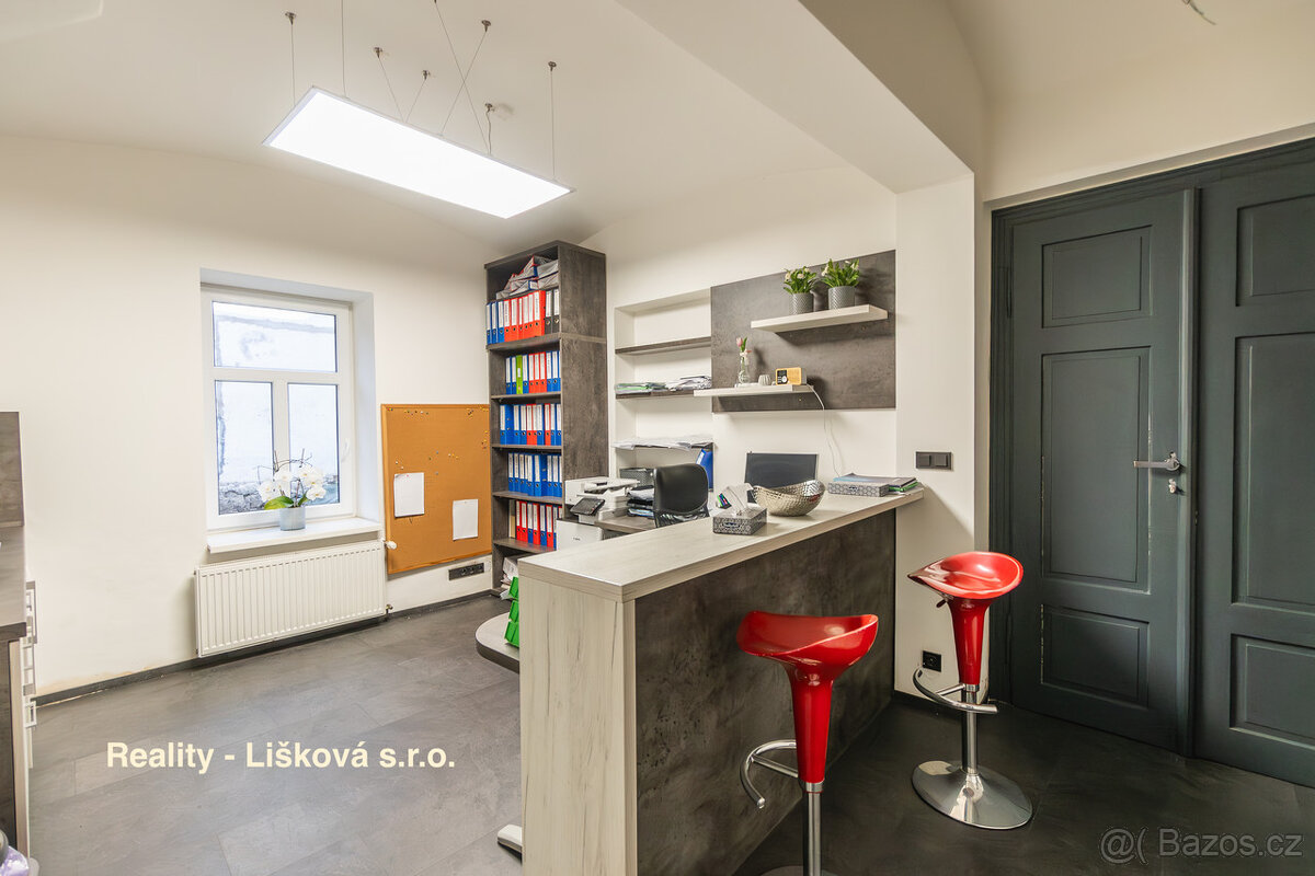 Prodej areálu s všestranným využitím nedaleko dálnice Praha - 11