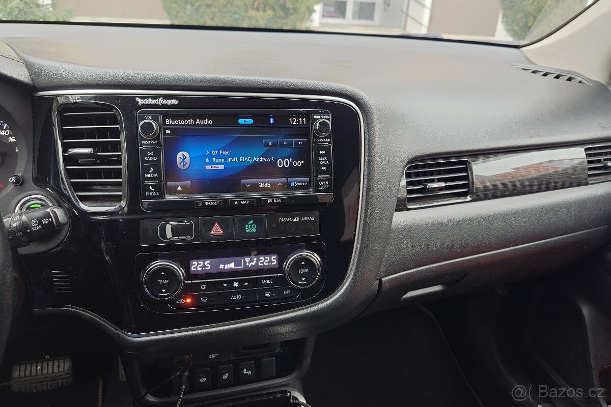 Mitsubishi Outlander 2.2DI-D, 4x4, 2017, automat, pádla. - 11