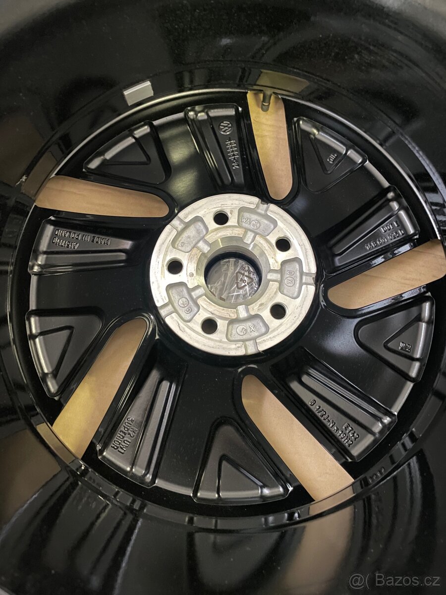 Original zimní alu vw ID7 Hudson r19 Continental 98% - 11