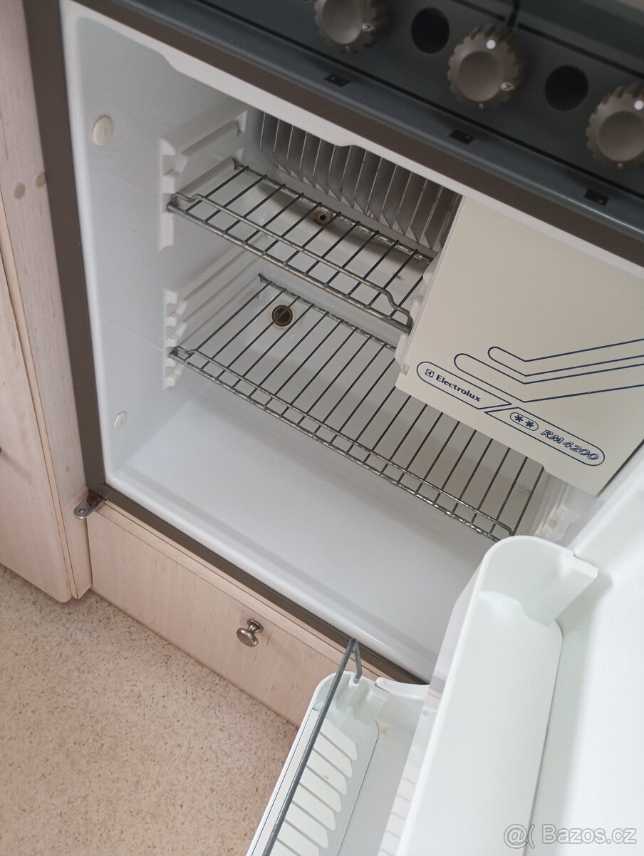 Dethleffs Family 380, předstan, 1000Kg - 11