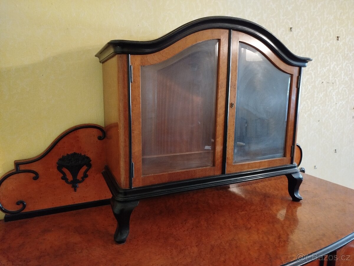 Starožitný obývací nábytek v zachovalém stavu - 11