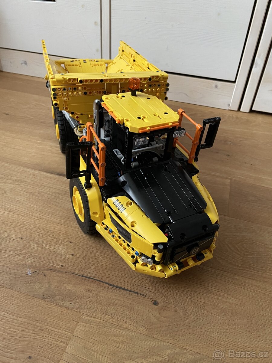 LEGO Technic 42114 Kloubový dampr Volvo 6x6 - 11