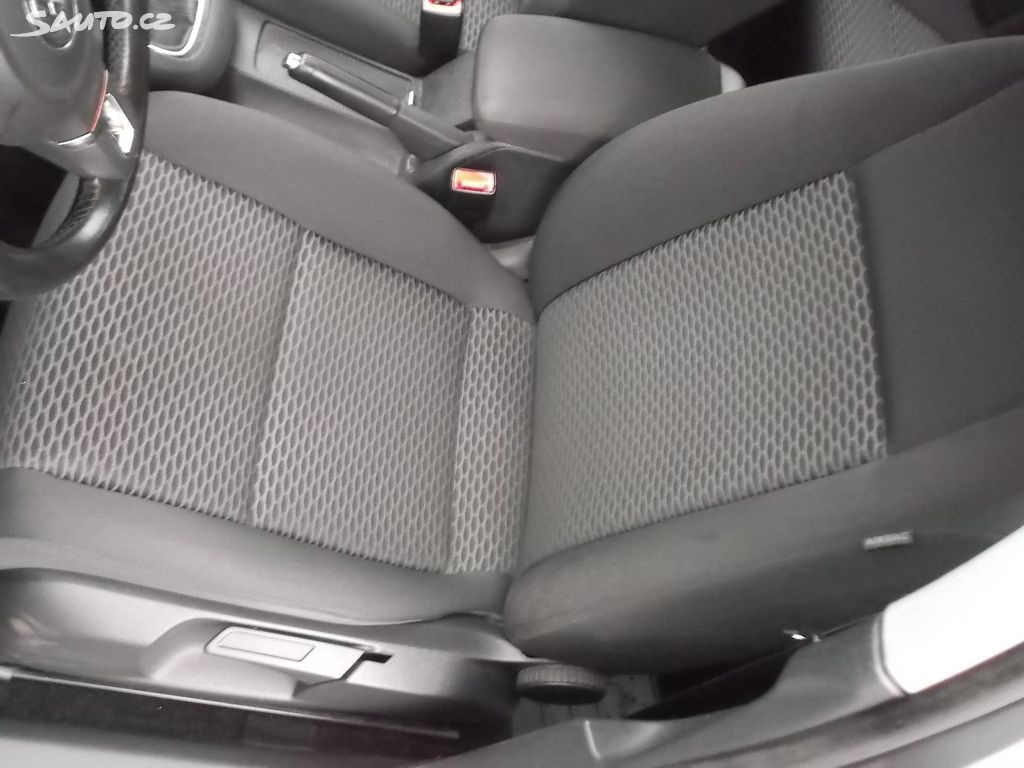 Volkswagen Golf 1,4 16V aut.kl,plnáserviska,TOPstav - 11