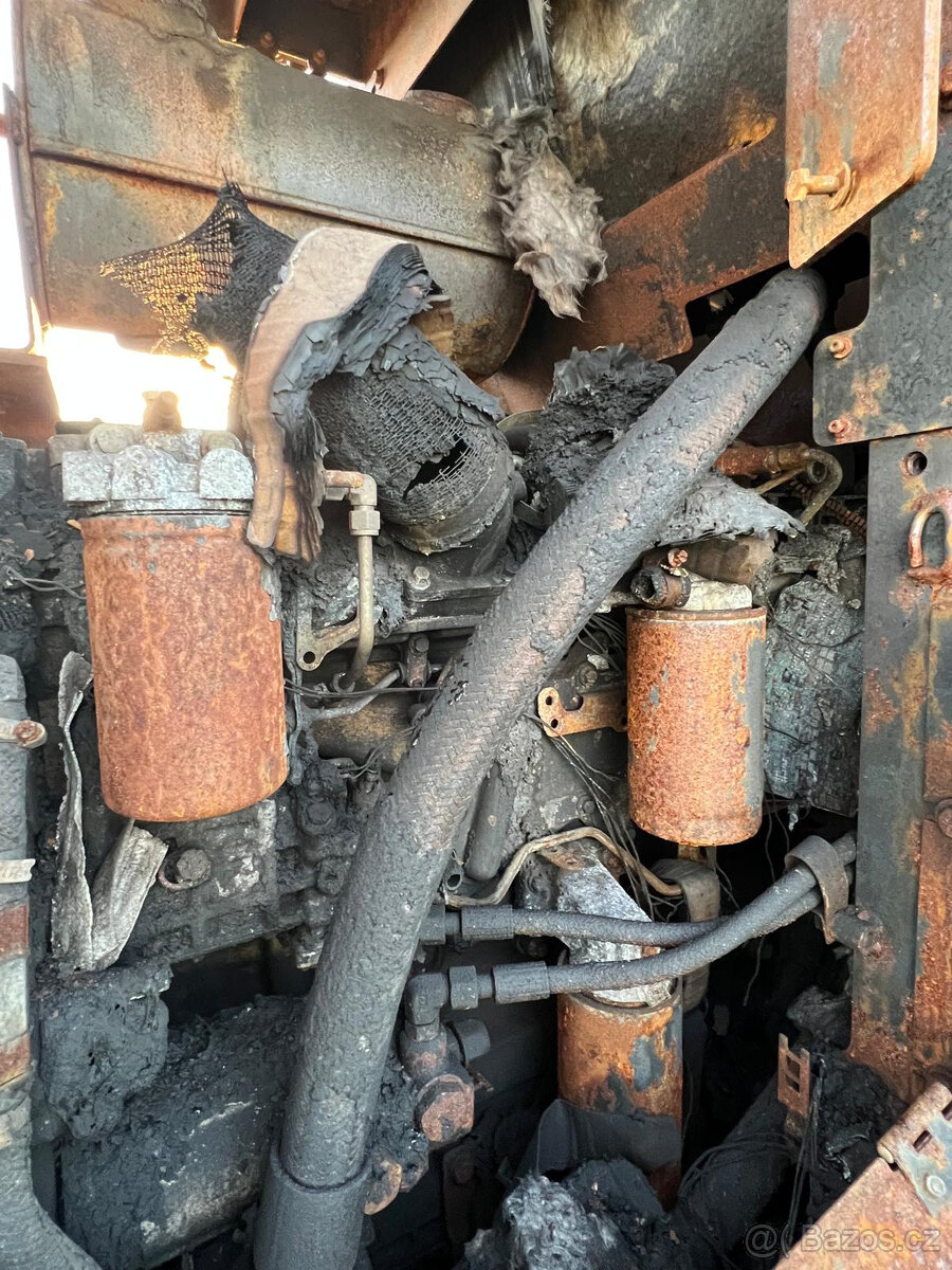 Čelní nakladač CATERPILLAR 930H, ROK 2011 - 11