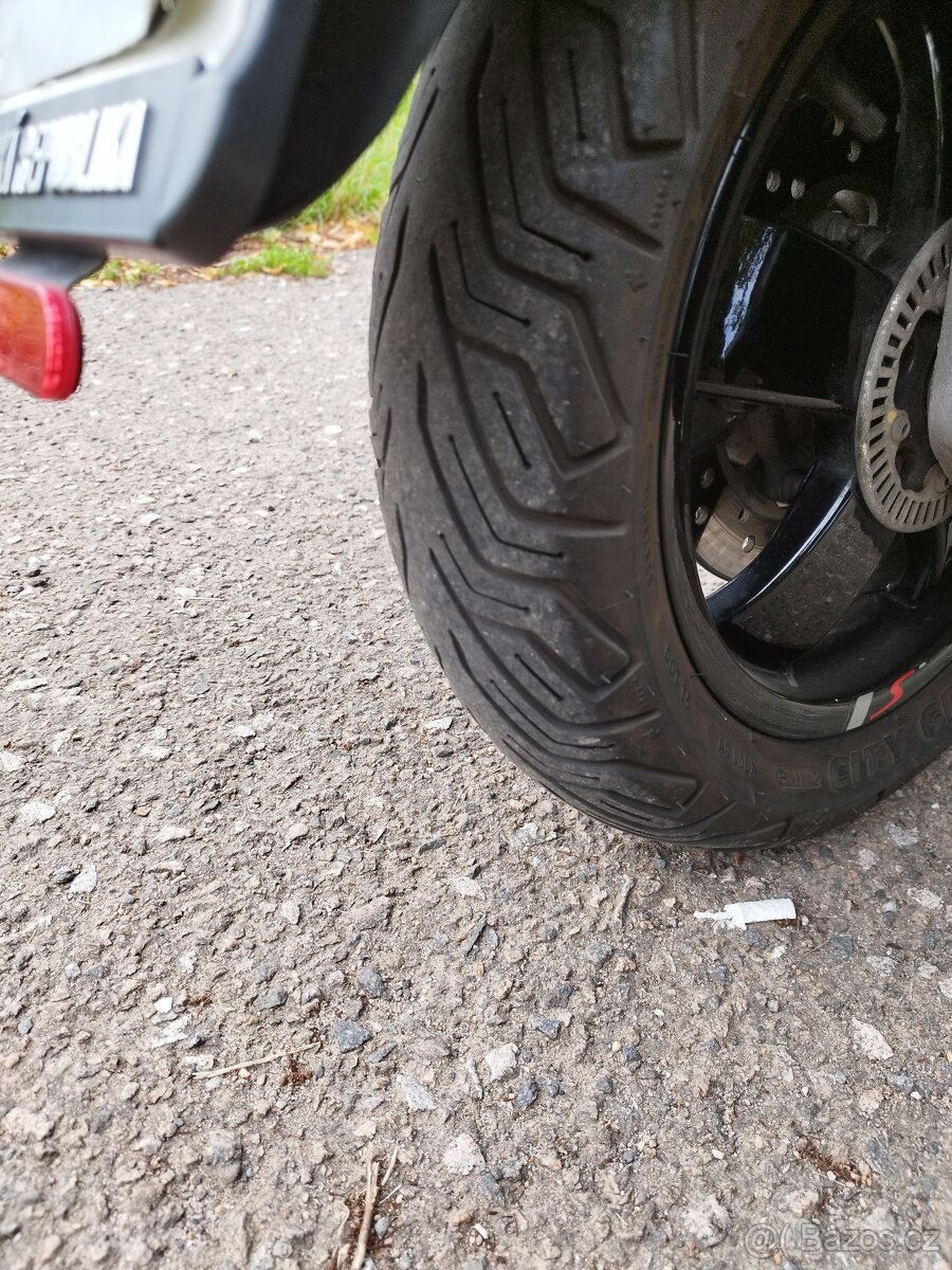 Vespa 300 GTS 2020 - 11