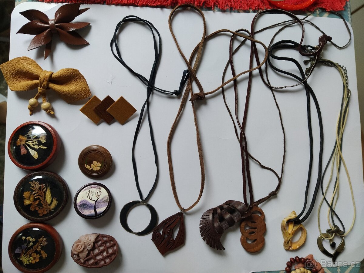RETRO BIŽUTERIE - 11