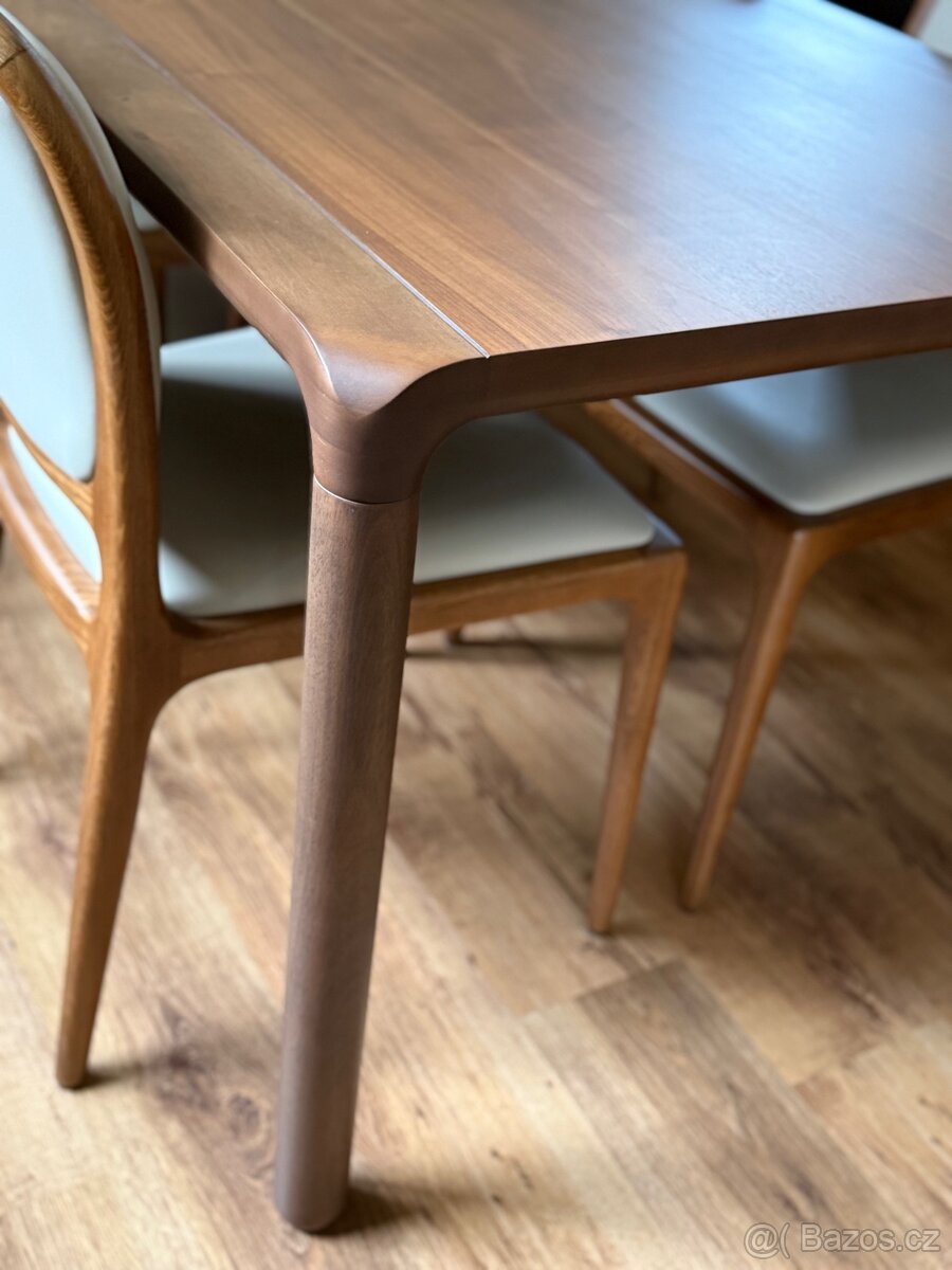 Ořechový jídelní stůl Nový - 11