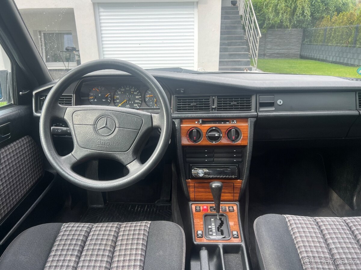 Mercedes 190E Automat - 11
