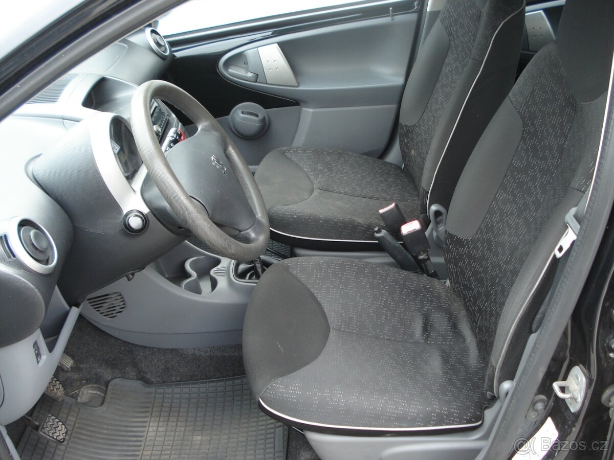 Peugeot 107 1.0 URBAN - 11