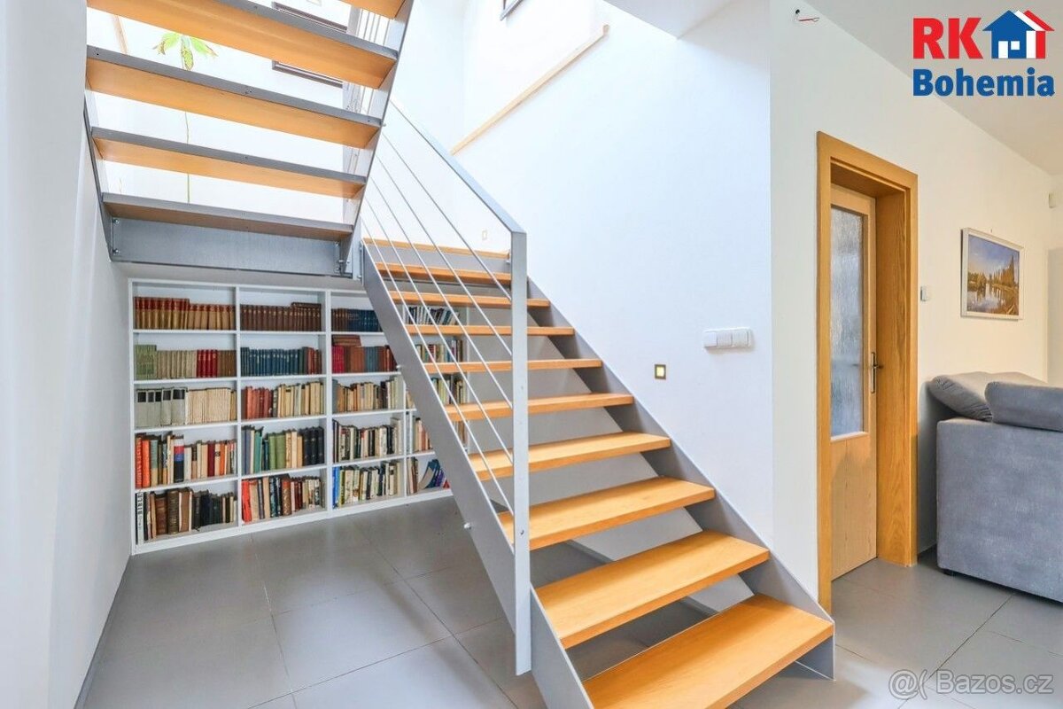 Prodej rodinného domu 5+1 se zahradou u centra města Český B - 11