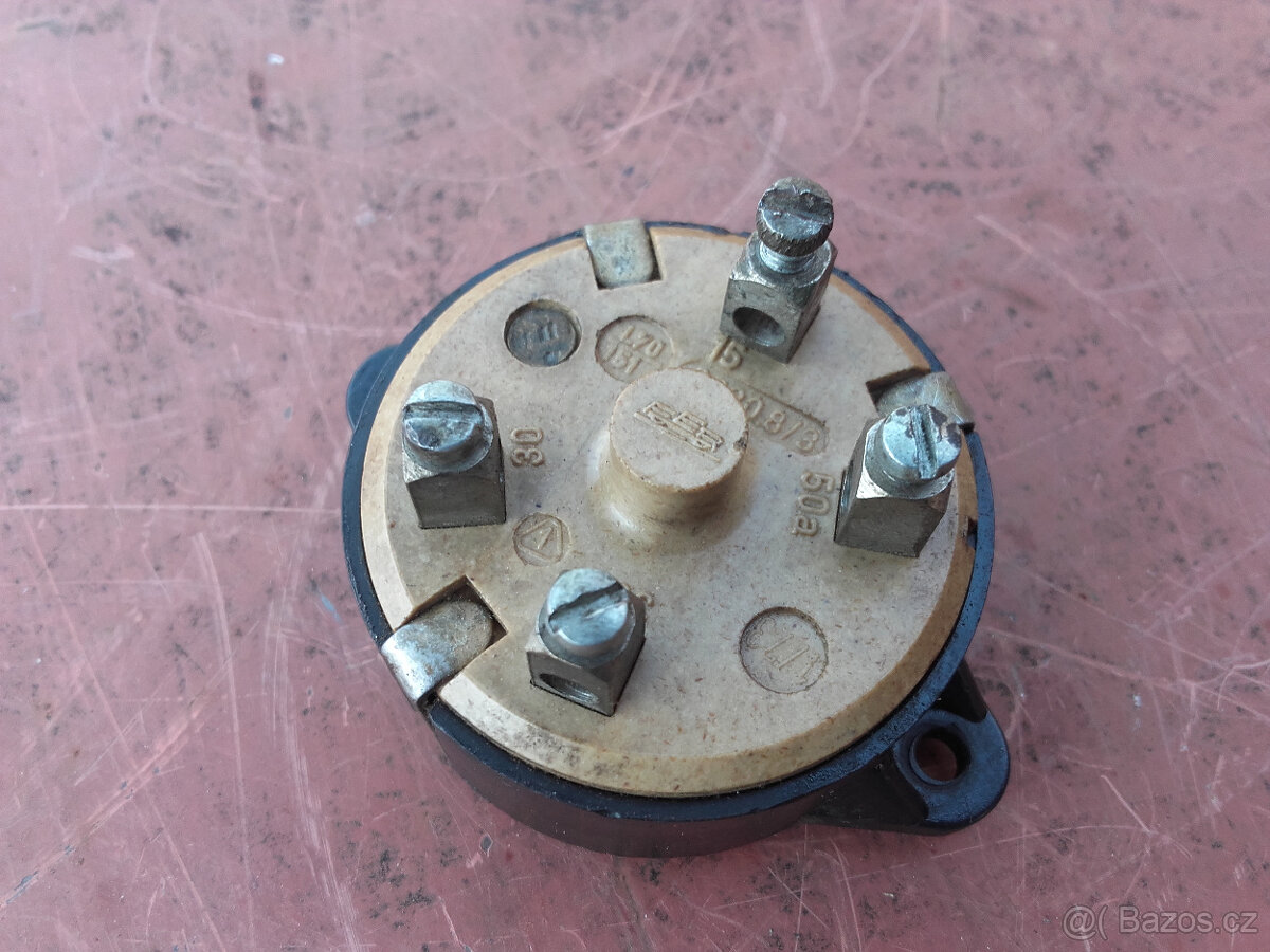 Wartburg - benzínová pumpa, kryt termostatu,spínací skříňka - 11