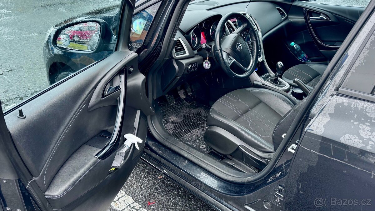 Prodej Opel Astra 2012 - 11