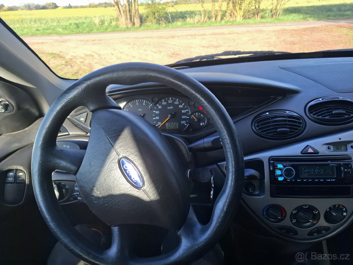 Ford Focus MK1 1.8i 85 kW Hatchback - 11