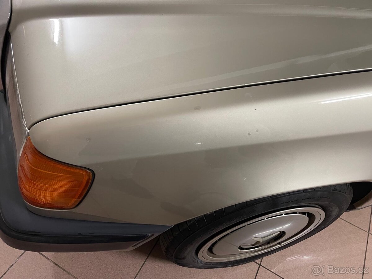 Mercedes-Benz 200E - 11