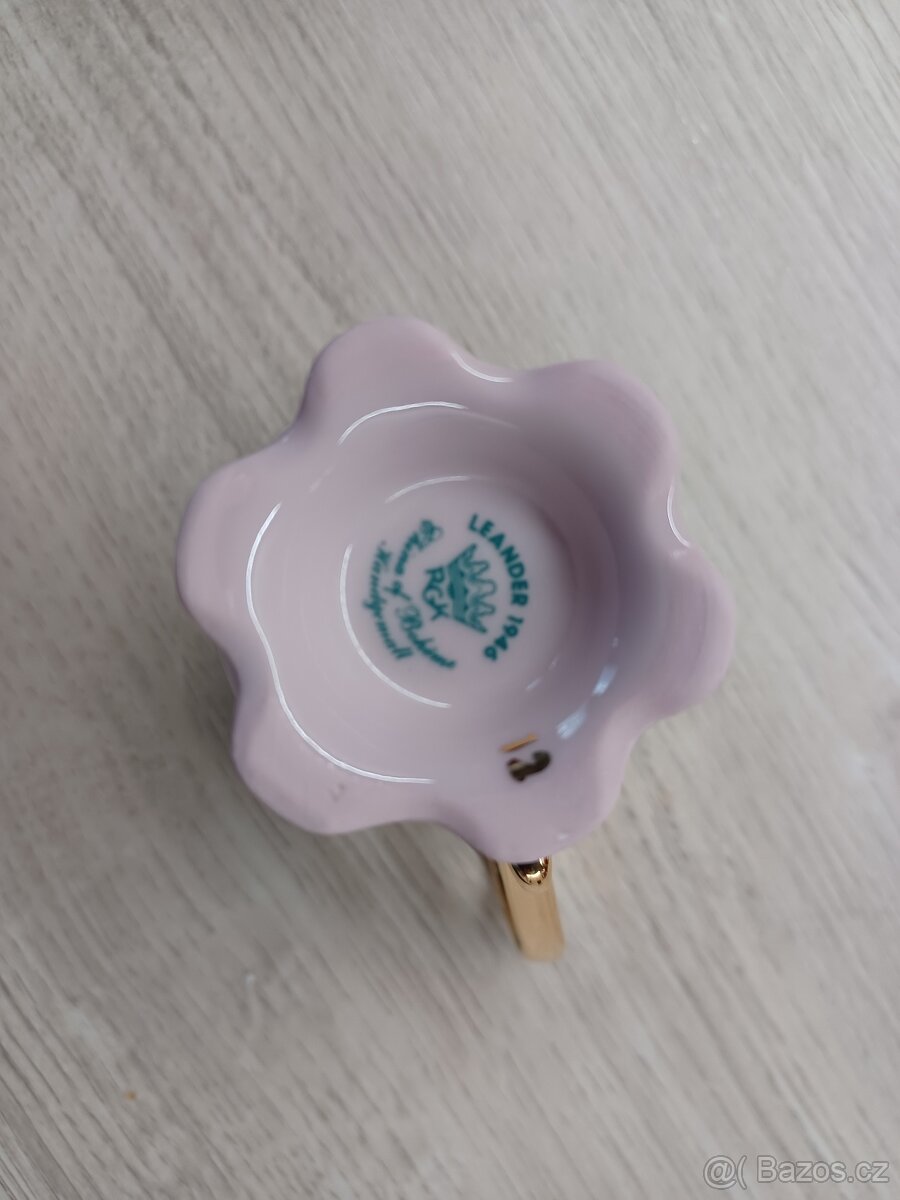 Sklo a porcelán - 11