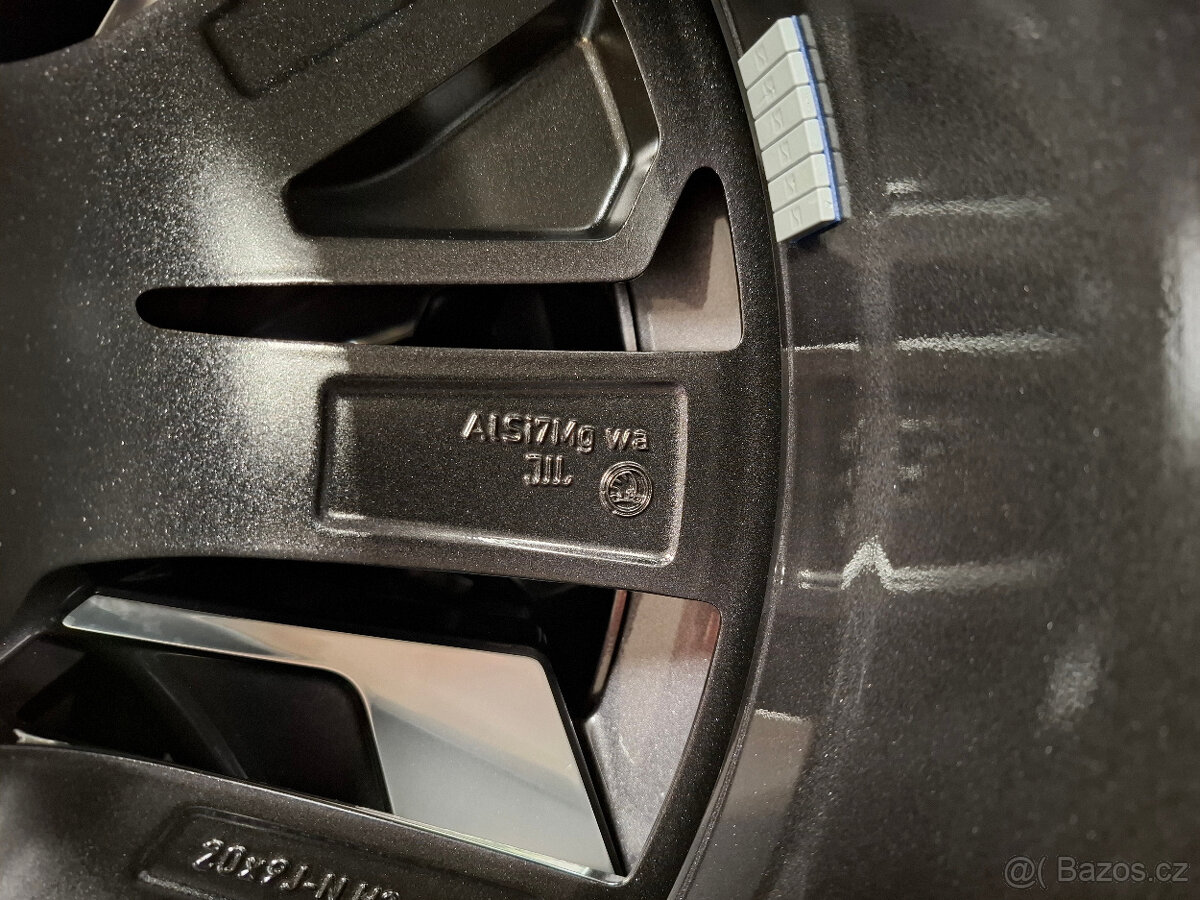 Nový zimní komplet Enyaq, Elroq 235/50+255/45 R20 Bridgeston - 11