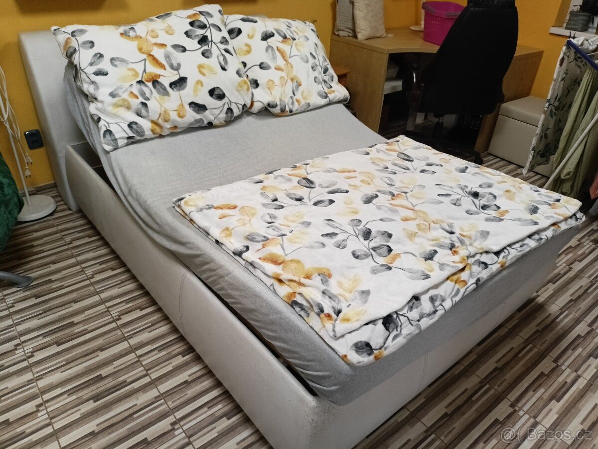 Kvalitní polohovací postel s úložným prostorem - 11