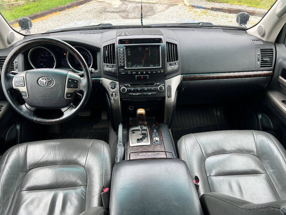 Toyota Landcruiser 200 - 11